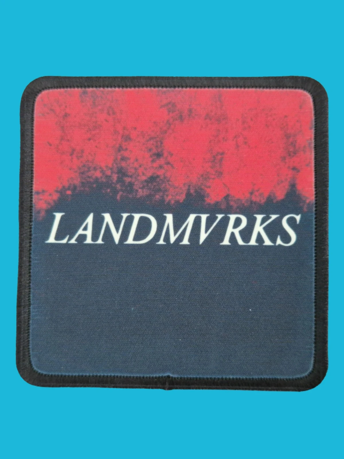 Patch Landmvrks - Artwork rouge et noir - Imprimé - Carré de 7,5 x 7,5 centimètres